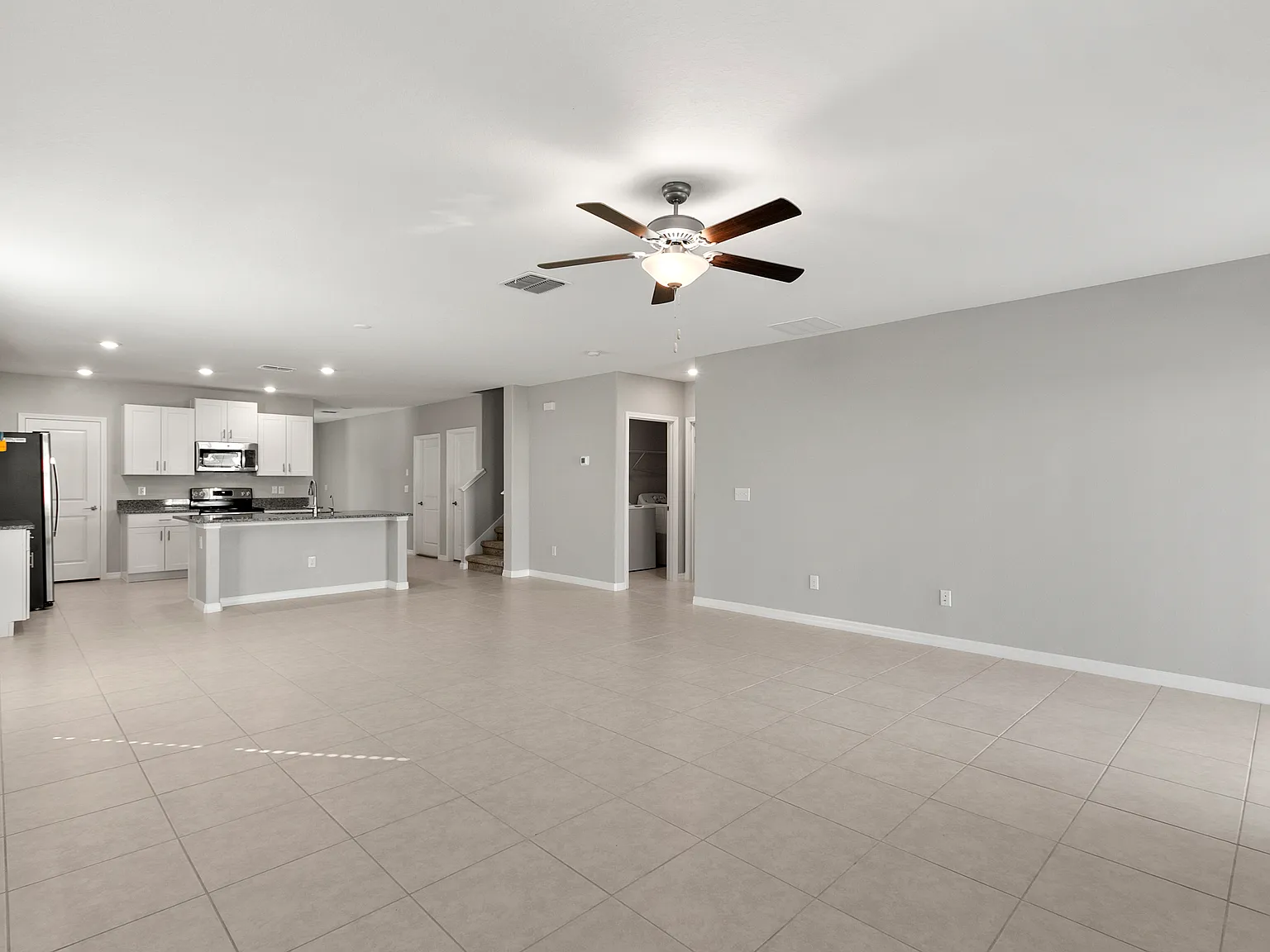 5 bed, 2.5 bath, 2896 sqft, $2,850 — Photo 4