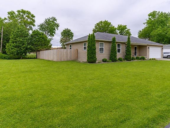 3rd image of 705 Brett Cabel Rd