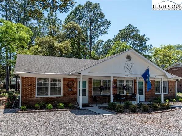 305 Stuart Avenue, Southport, NC 28461