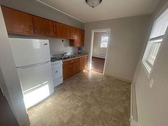 4th image of 1725 Thomas Ave W #1
