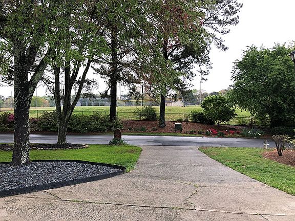 5th image of 464 Timberlea Lake Dr SE