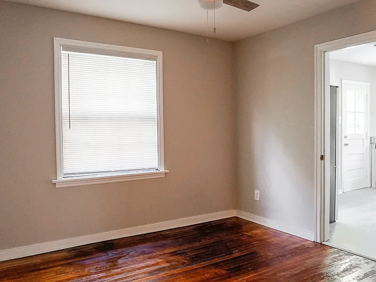 1710 Glenview Rd — Photo 10