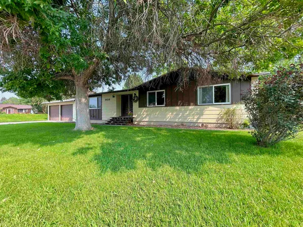 909 Avenue E, Powell, WY 82435