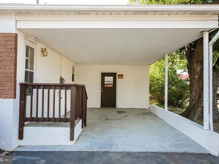 108 Martin Dr — Photo 2