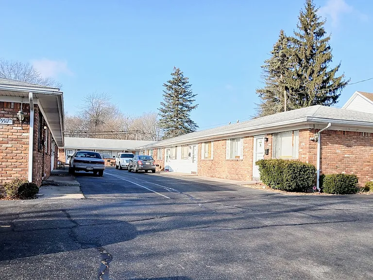 5517 Douglas Rd — Photo 1