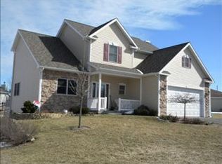 106 Birch Dr SW, Poplar Grove, IL 61065