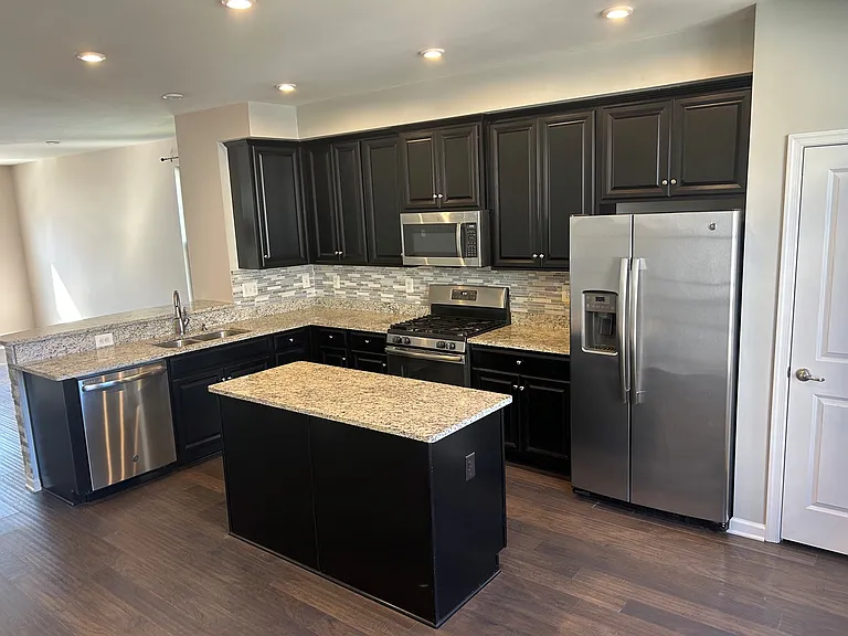 539 Willow Bend Dr — Photo 2