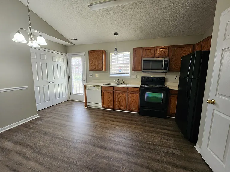 1126 Maria Christina Ln — Photo 5