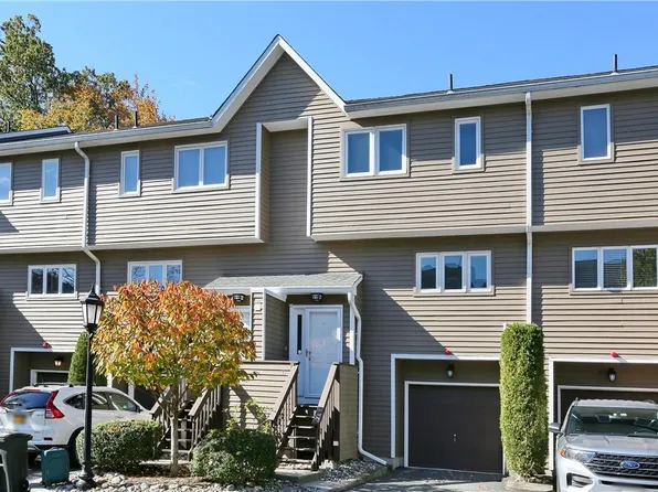 74 Village Green, Bardonia, NY 10954