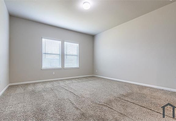 5th image of 3327 Sumac Dr