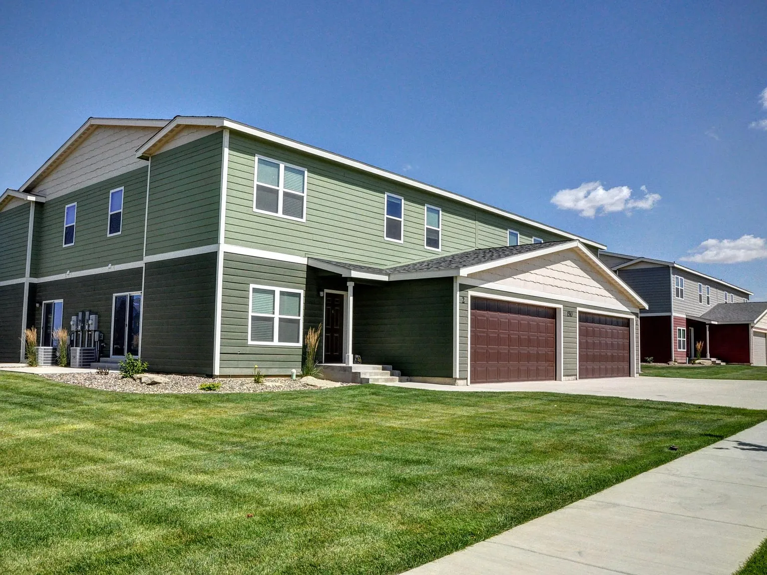 Emerald Ridge Apartments & Townhomes — Photo 3
