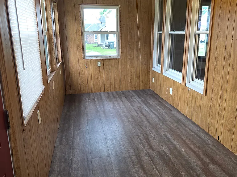 239 Burt Ave — Photo 6