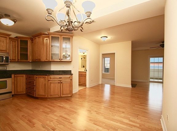 5th image of 36 S Cass Ave Unit 2E