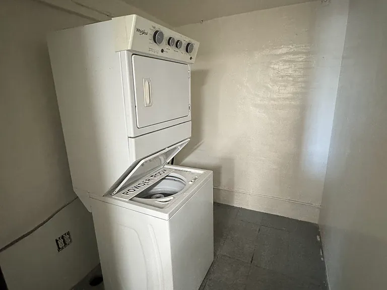 1516 E 1st St #1 — Photo 13