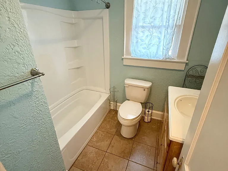129 Hazelwood Ave — Photo 9