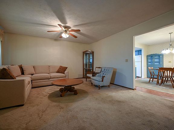 4th image of 4411 Willow Dr