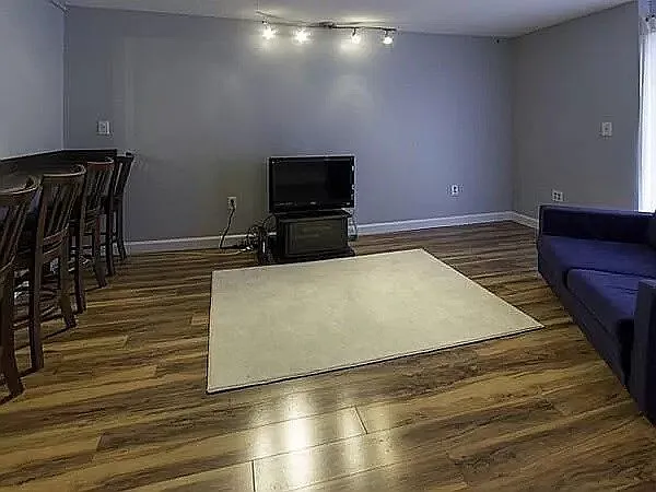 1025 Hancock St #1H — Photo 9