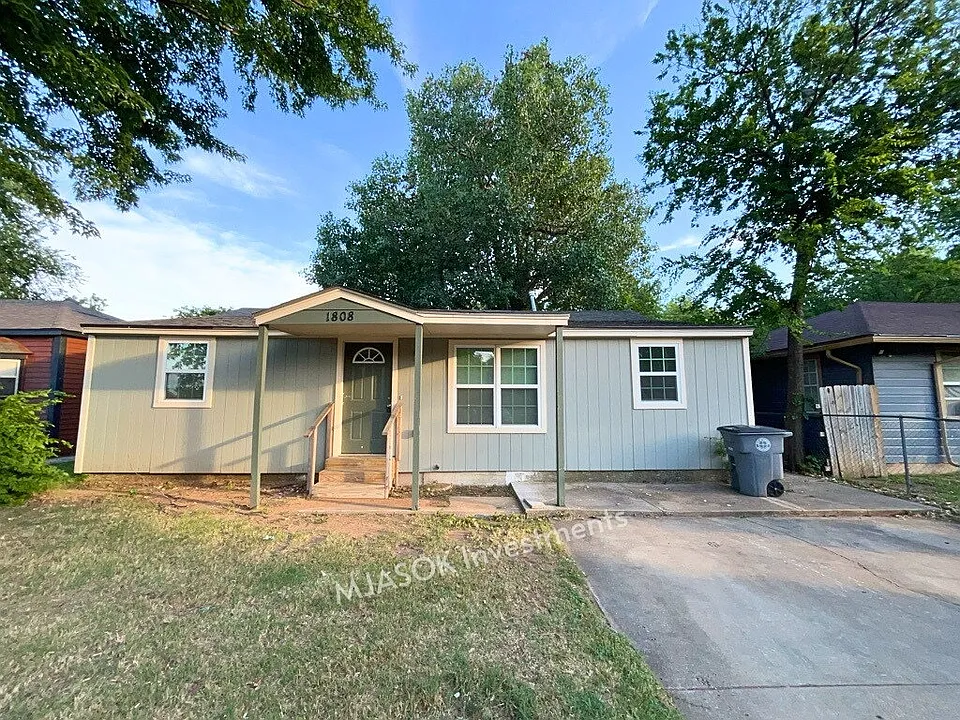 1808 NW Taft Ave