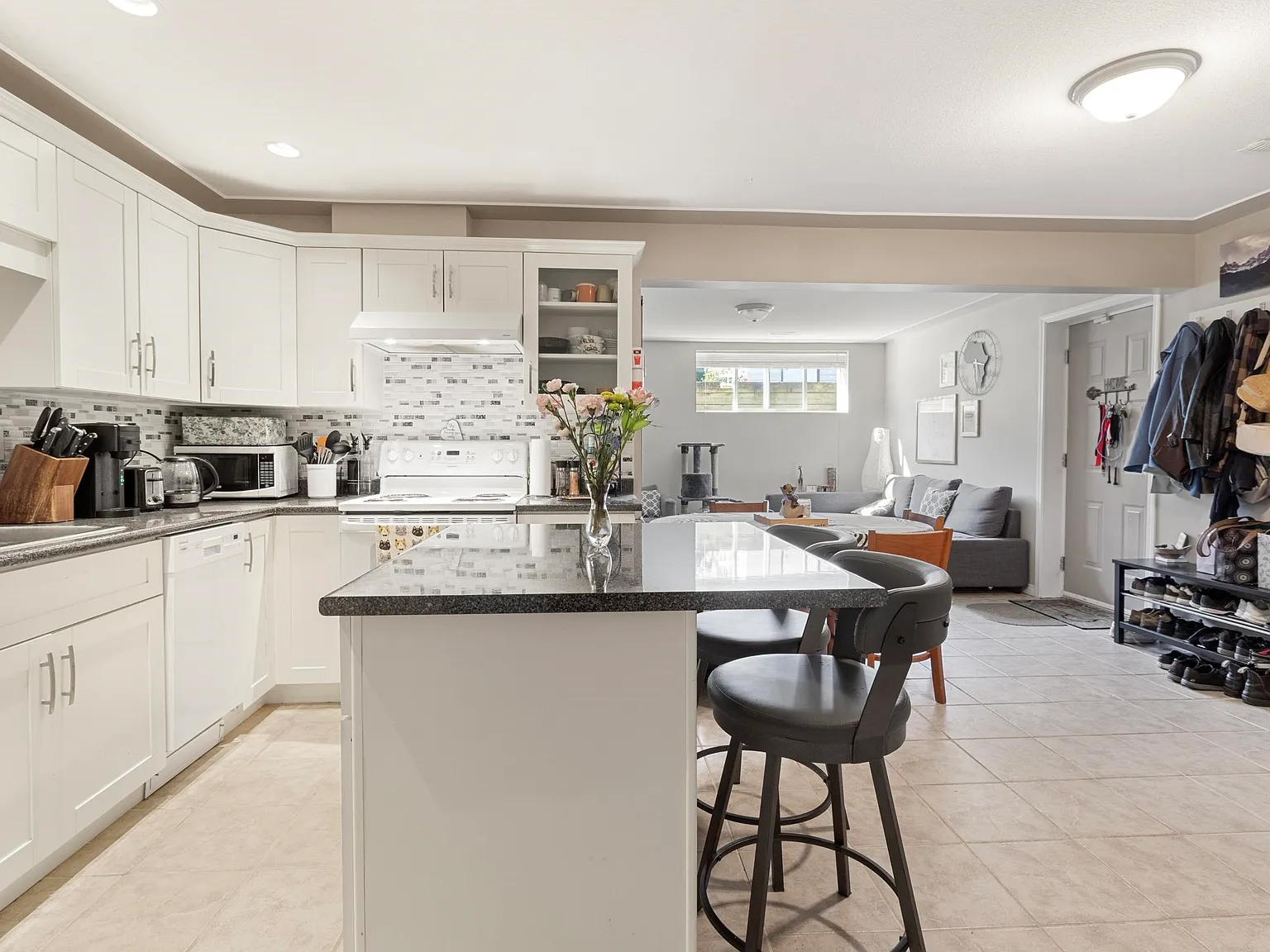 1 bed, 1200 sqft, $1,350 — Photo 2