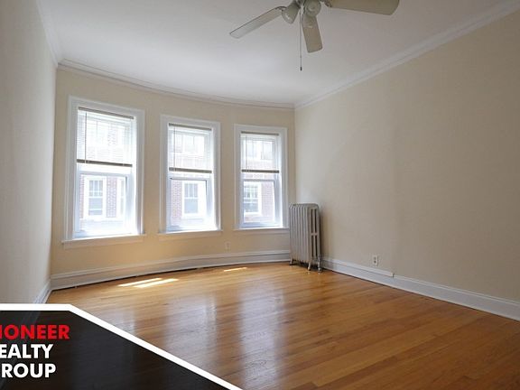 2nd image of 2000 W Foster Ave #20042