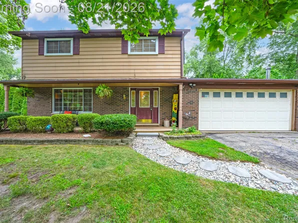 4158 Cross Rd, White Lake, MI 48386