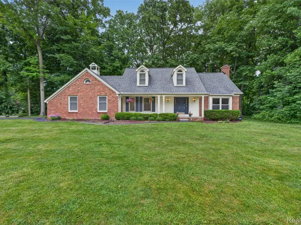 7556 Olde Sturbridge Trl, Clarkston, MI 48348