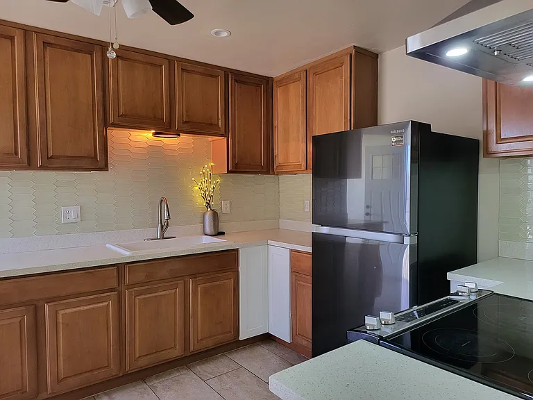 1040 N 27th Pl — Photo 33