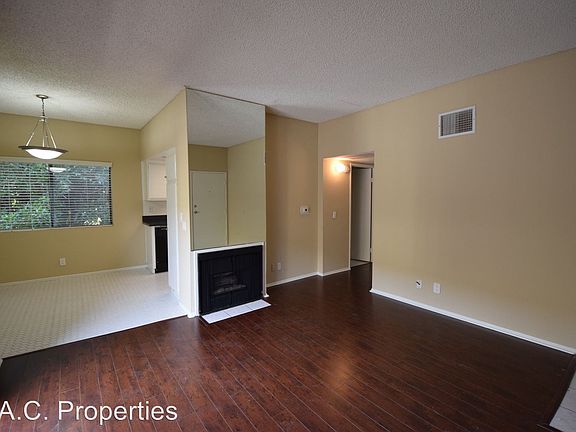 5th image of 12142 Oxnard St APT 210