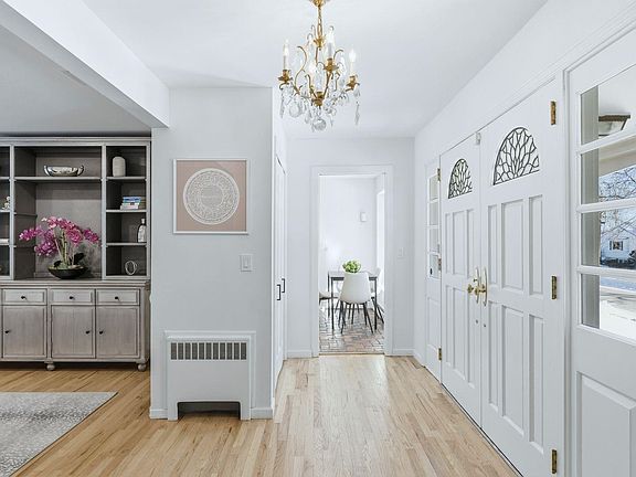 3rd image of 55 Somerset Dr