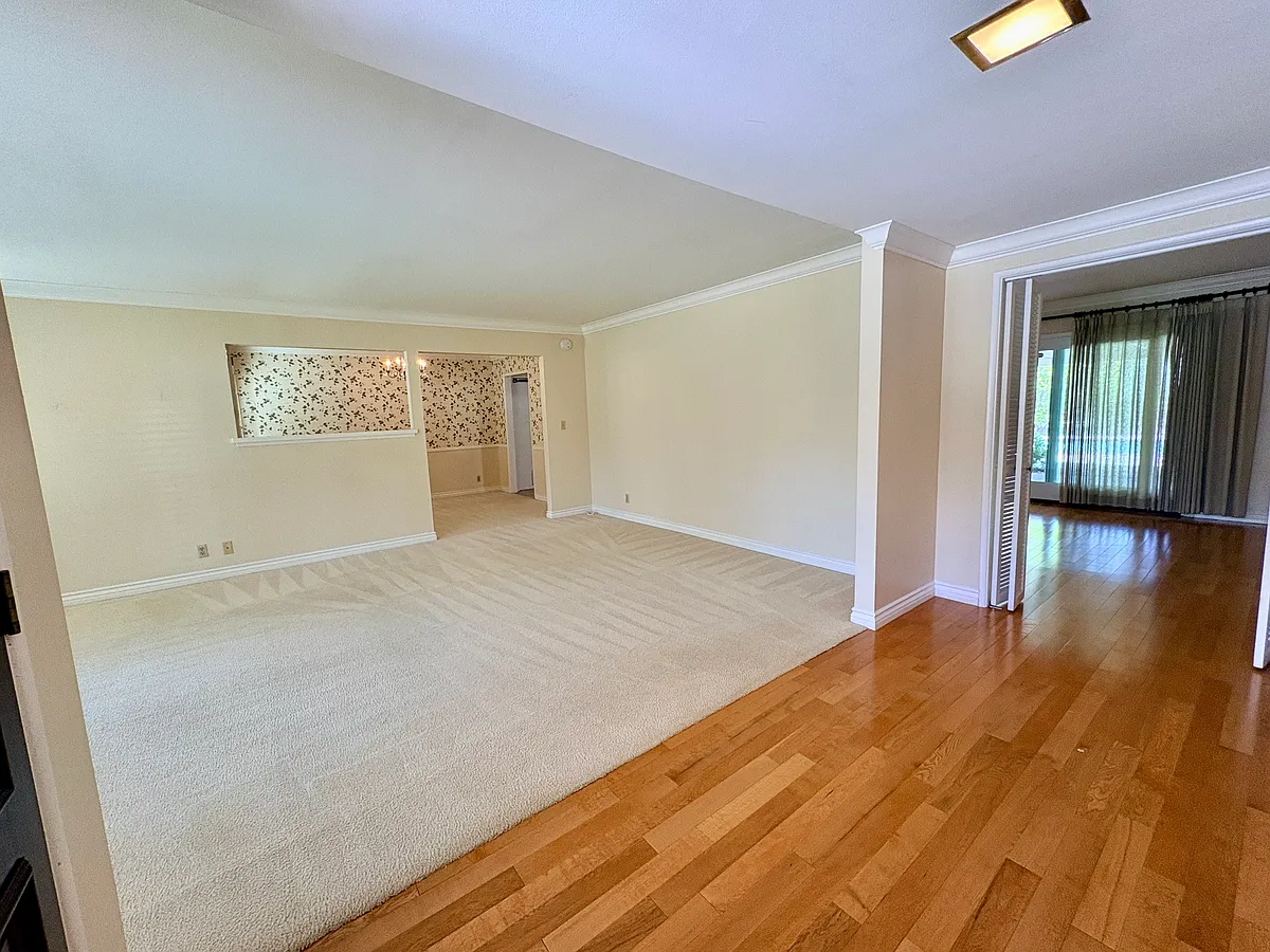 Building Photo - 1755 Longwood Ave