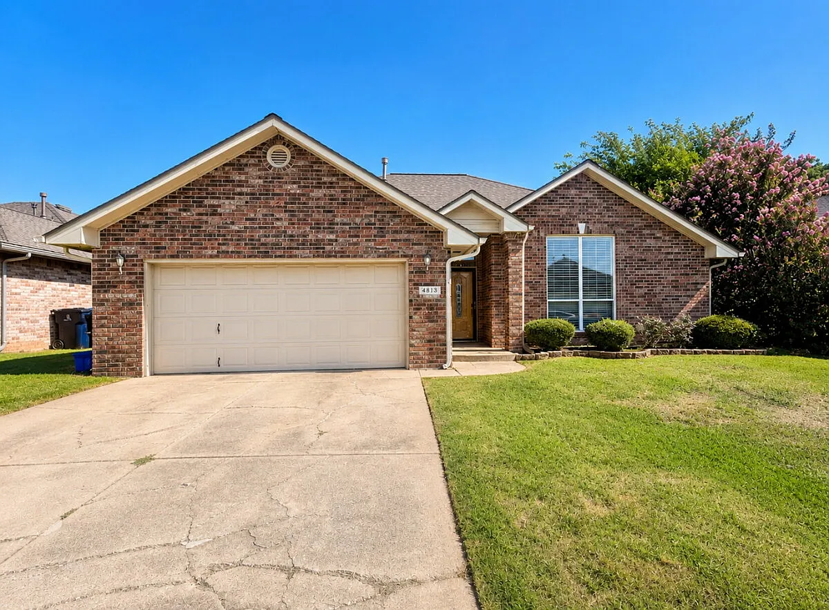 3 bed, 2.0 bath, 1603 sqft, $1,695 — Photo 1