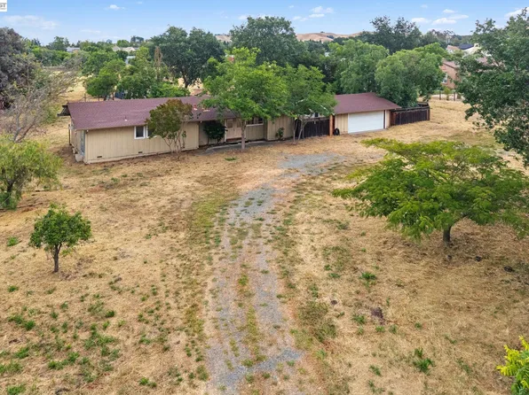 744 Mockingbird Ln, Pleasanton, CA 94566