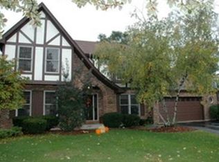 608 Sally Ct, Roselle, IL
