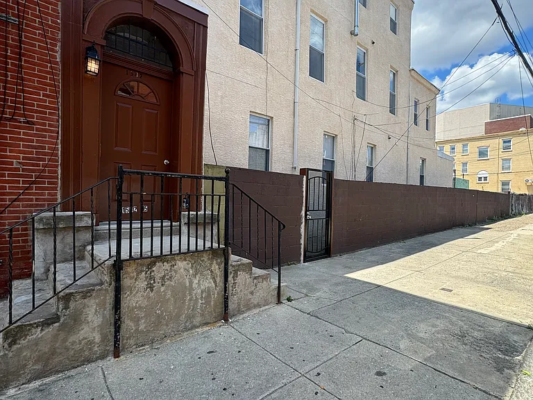 1542 N 15th St #5 — Photo 20