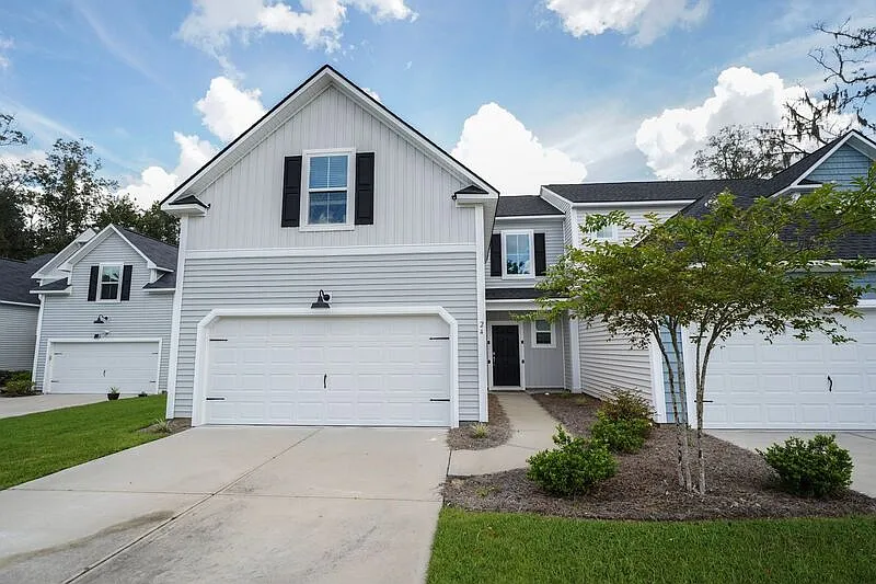 4 bed, 2.5 bath, 2215 sqft, $2,390 — Photo 2