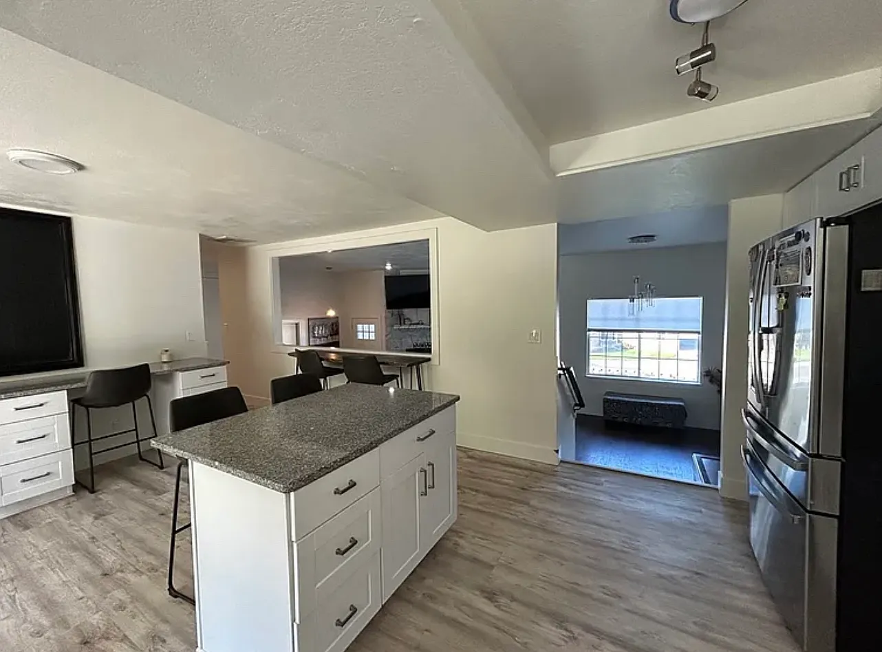3 bed, 1417 sqft, $2,400 — Photo 4