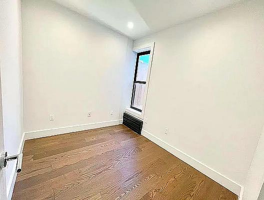 5th image of 218 W 22nd St APT 4R