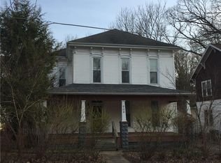 904 Harrison Ave, Charleston, IL