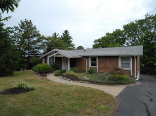 515 Glan Tai Dr, Ballwin, MO