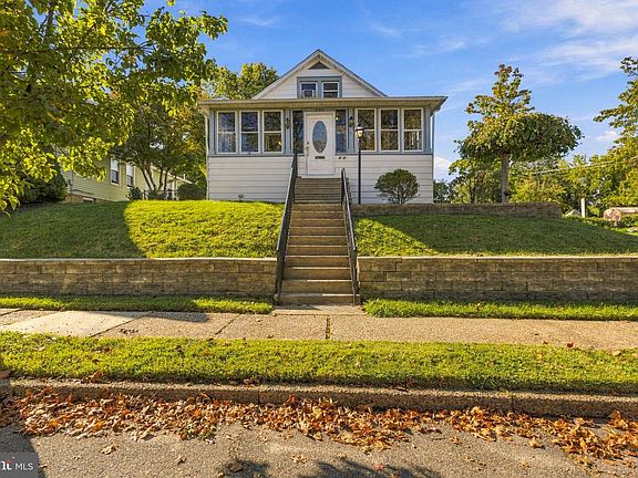 2nd image of 20 Lawrence Ave