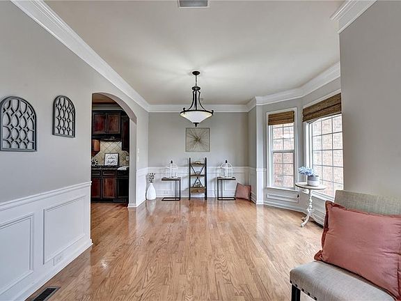 5th image of 10627 Camarilla Ct