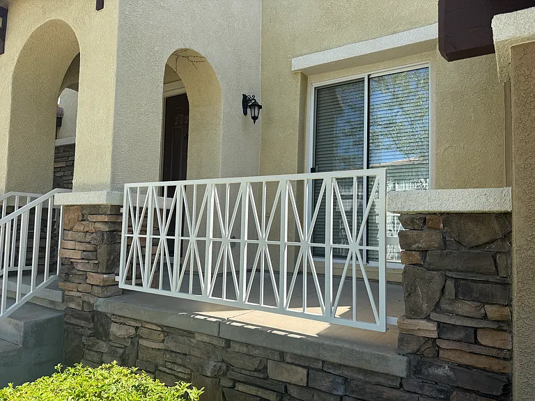 28221 Canterbury Ct — Photo 2
