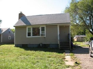 1923 SE Maryland Ave, Topeka, KS 66607