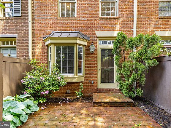4th image of 544 N Saint Asaph St