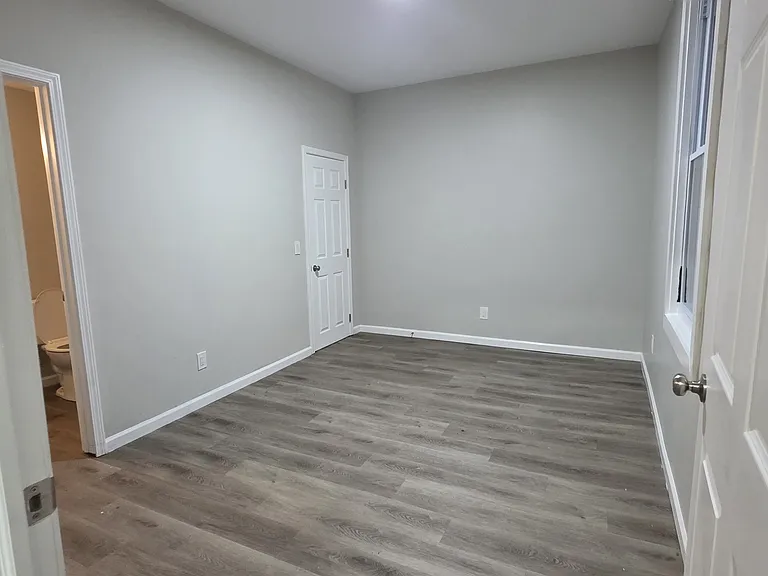 1128 Mansion Ave — Photo 3