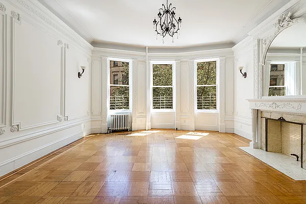 Rented by Dixon Advisory USA Inc. | media 80