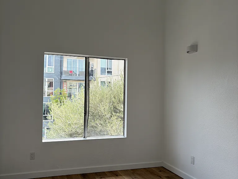 5257 Willowcrest Ave — Photo 14