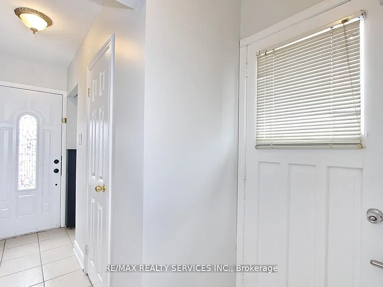 185 Earnscliffe Cir — Photo 38