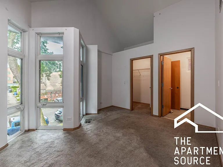 1049 N Winchester Ave #2F — Photo 8