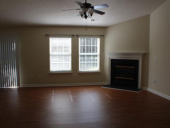Living space with gas fireplace